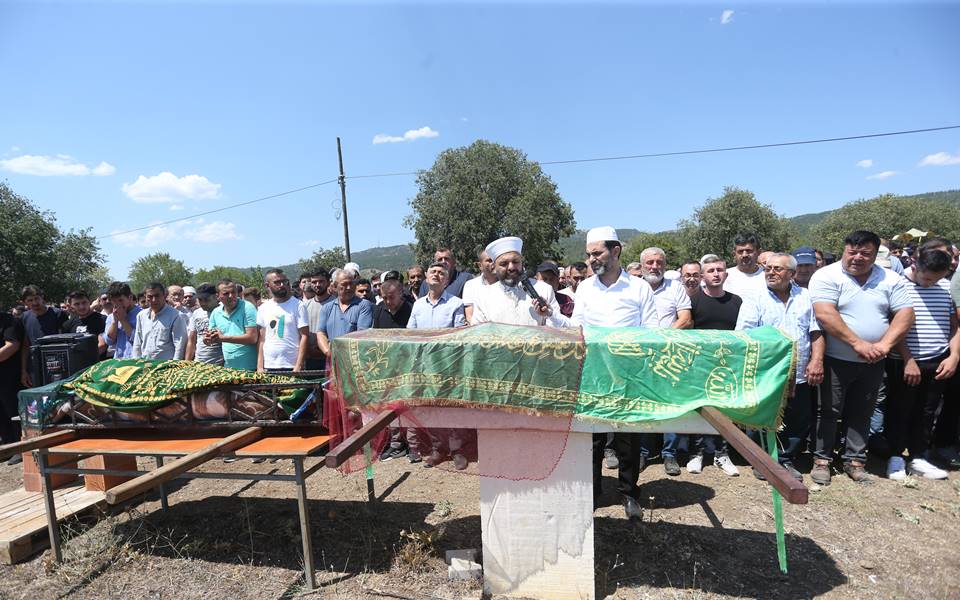 Kütahya'da trafik kazasında ölen çiftin cenazeleri defnedildi