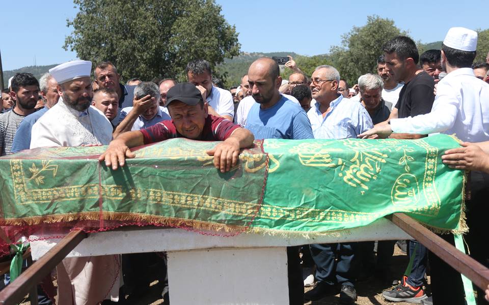 Kütahya'da trafik kazasında ölen çiftin cenazeleri defnedildi