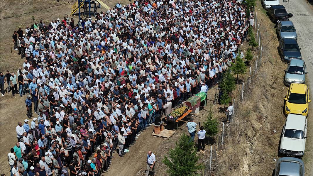 Kütahya'da trafik kazasında ölen çiftin cenazeleri defnedildi