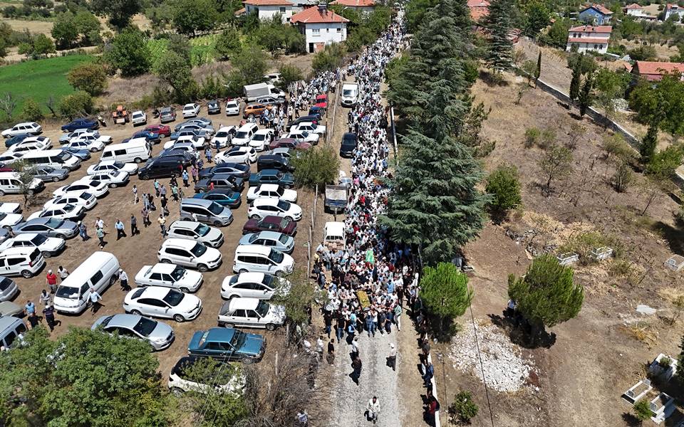 Kütahya'da trafik kazasında ölen çiftin cenazeleri defnedildi