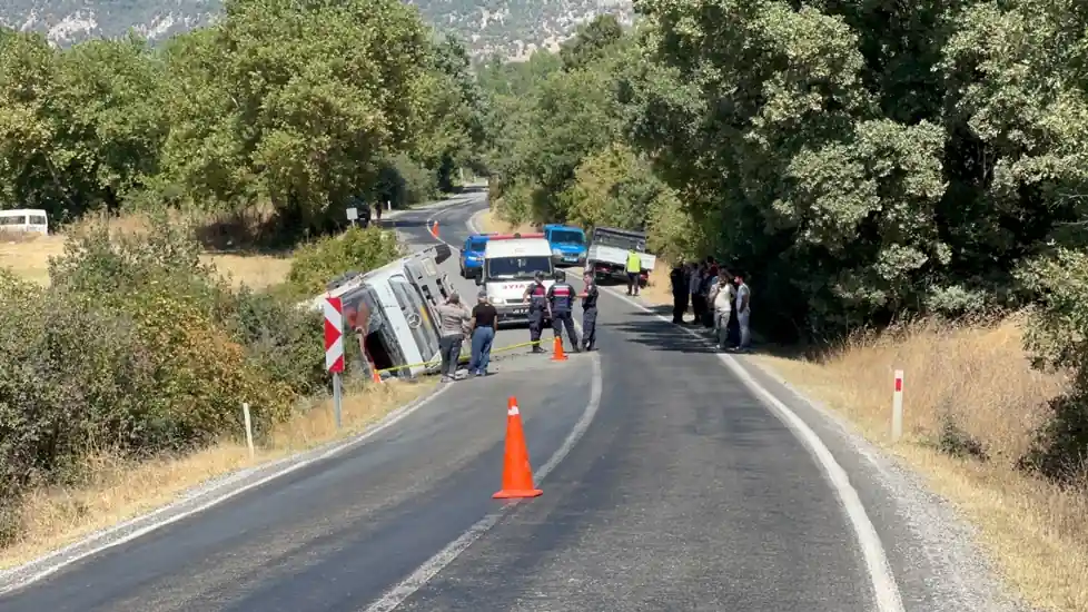 Kütahya'da devrilen kamyonun sürücüsü öldü