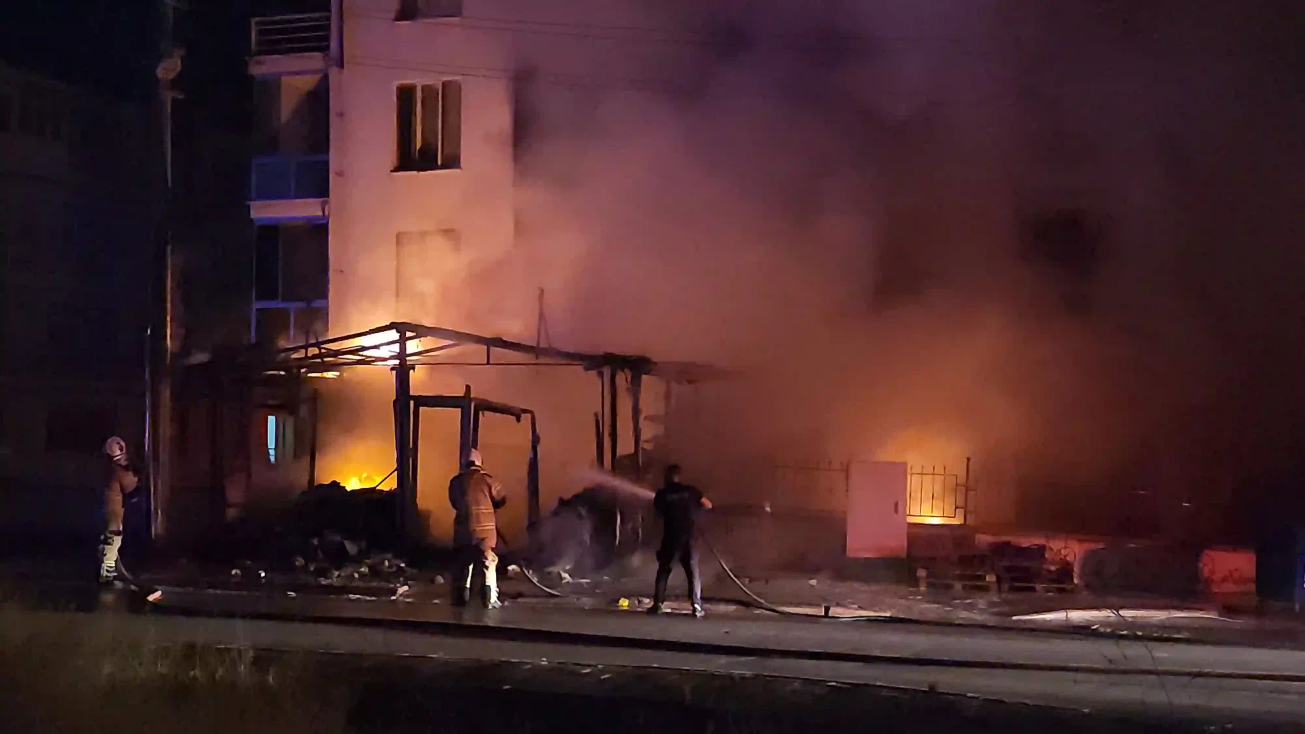 Kütahya’da markette yangın