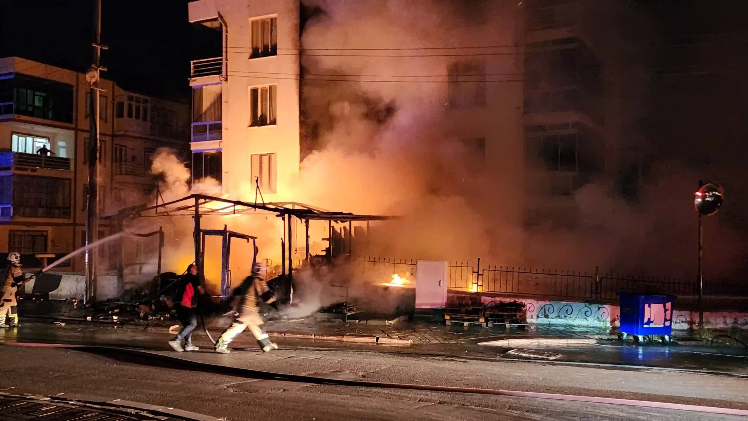 Kütahya’da markette yangın