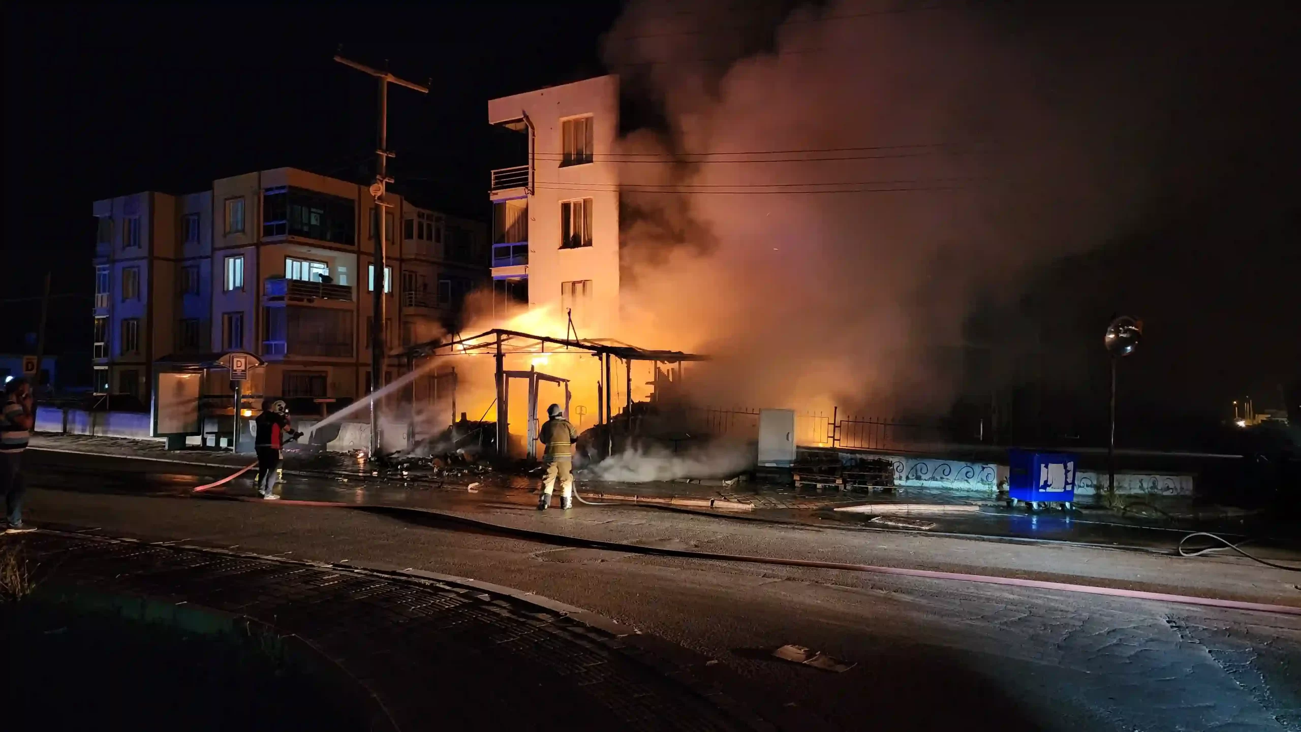 Kütahya’da markette yangın