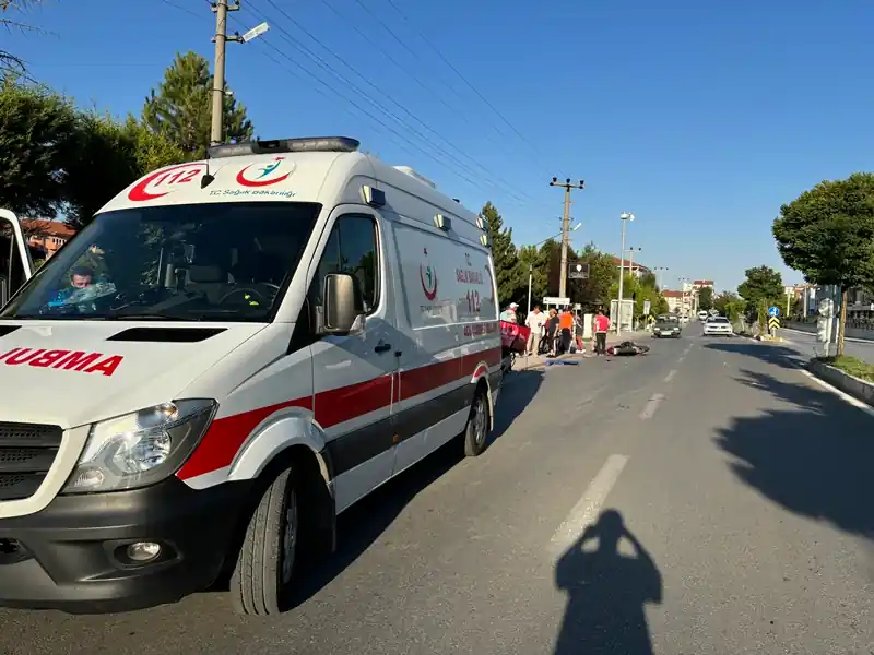 Kütahya’da motosiklet hareket halindeki araca çarptı