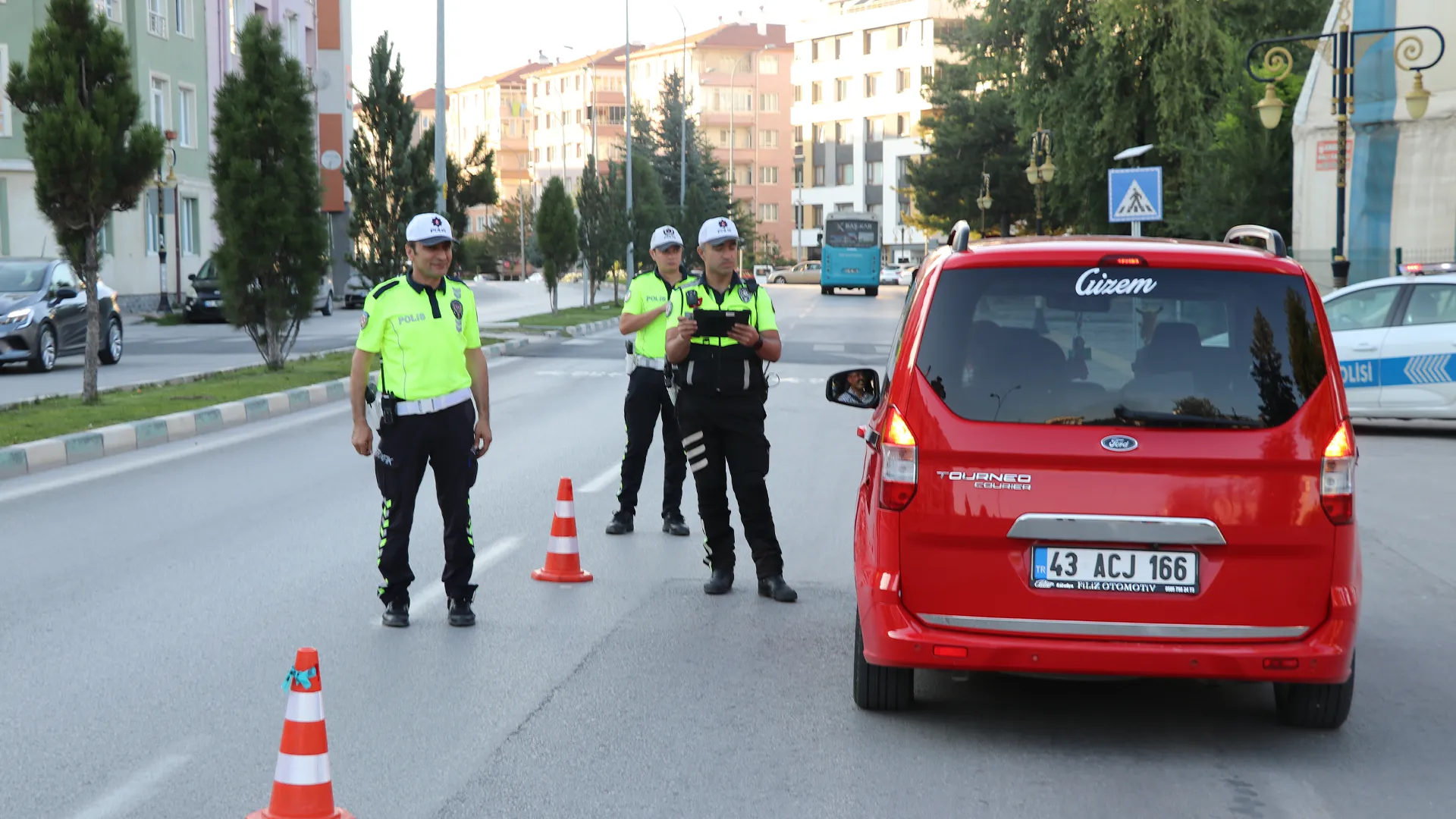 Kütahya'da uyuşturucu etkisinde araç kullananlar yakalanıyor