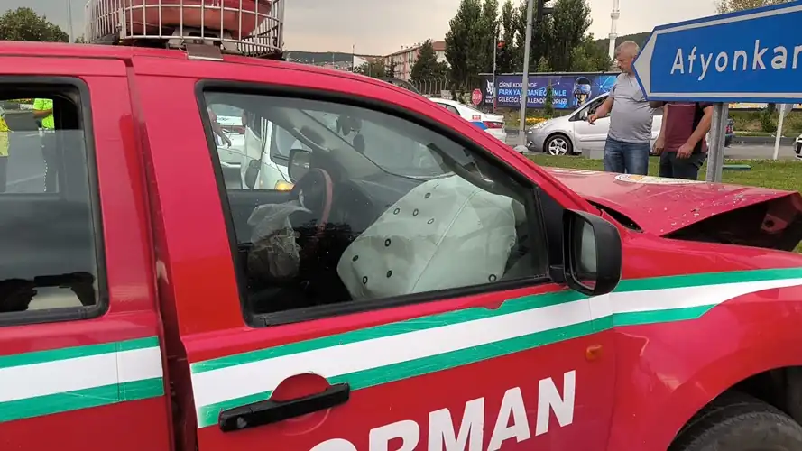 Kütahya’da yangına giden orman aracı kaza yaptı