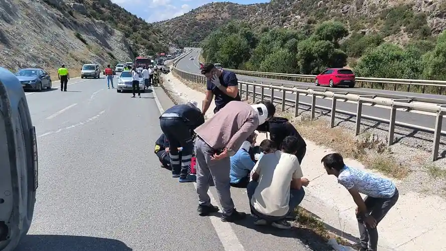 Kütahya’da zincirleme trafik kazası 6 yaralı