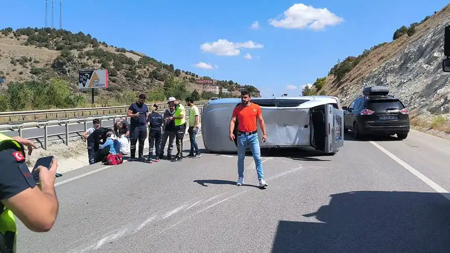 Kütahya’da zincirleme trafik kazası 6 yaralı