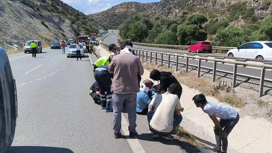 Kütahya’da zincirleme trafik kazası 6 yaralı