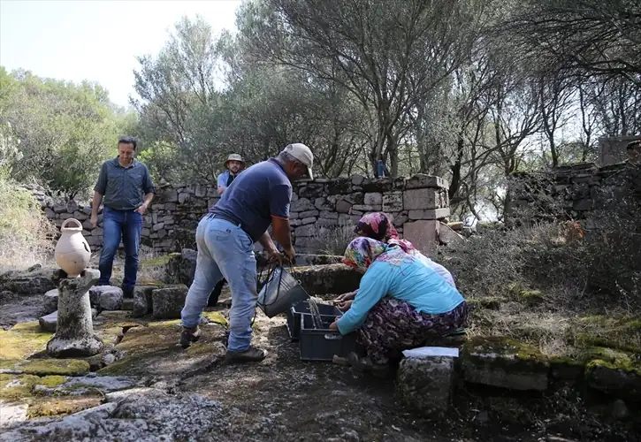 Manisa'daki antik kentte hala su akıyor