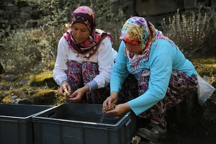 Manisa'daki antik kentte hala su akıyor