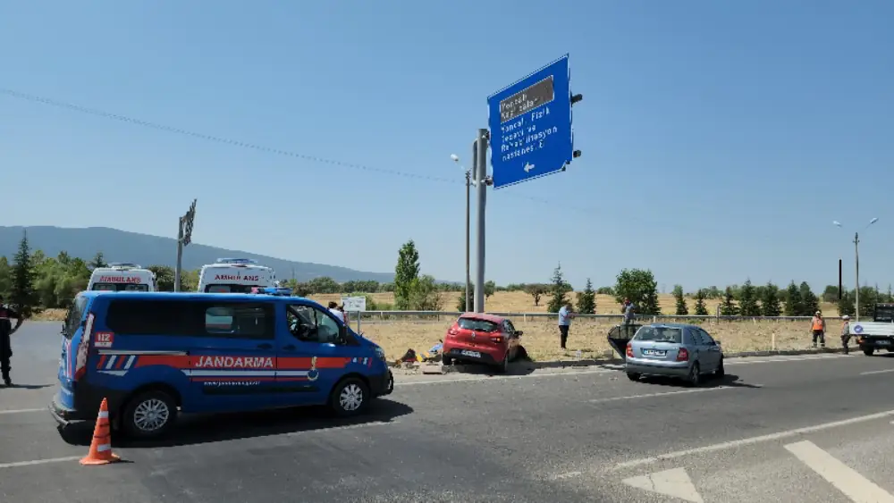 Kütahya’da trafik kazası yaralılar var