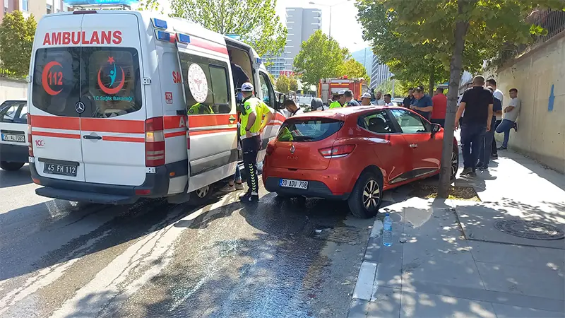 Alkollü sürücü park halindeki araca çarpıp takla attı