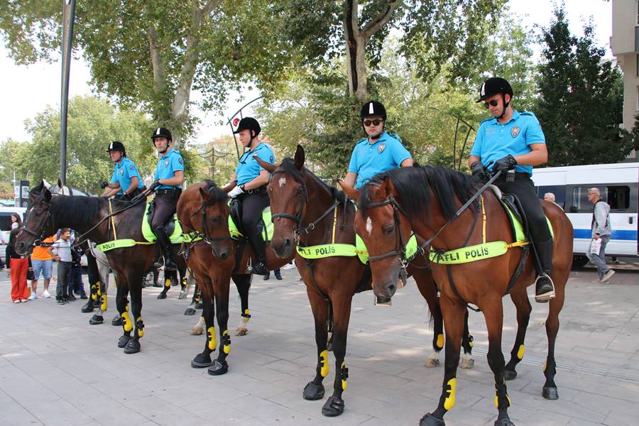 Ankara atlı polisleri Kütahya’da boy gösterdi