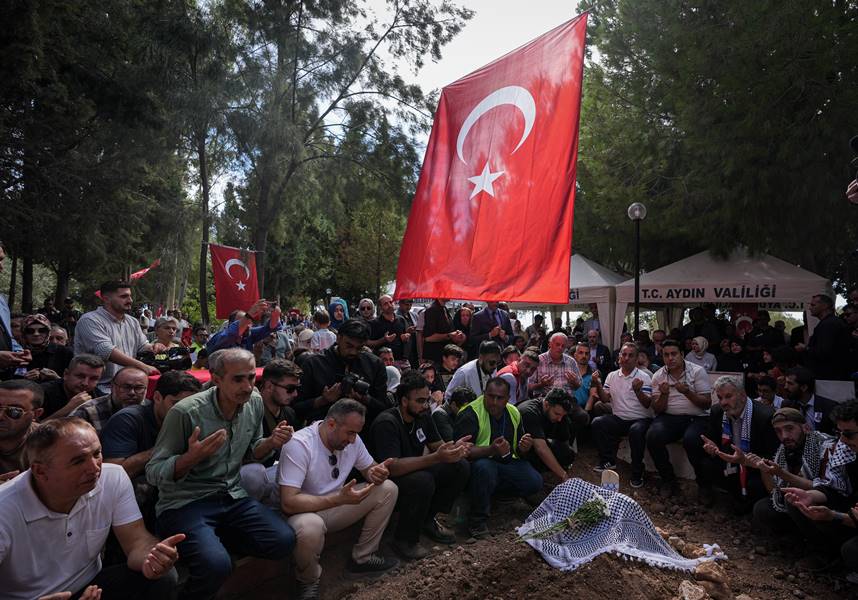 Ayşenur Ezgi Eygi son yolculuğuna uğurlandı