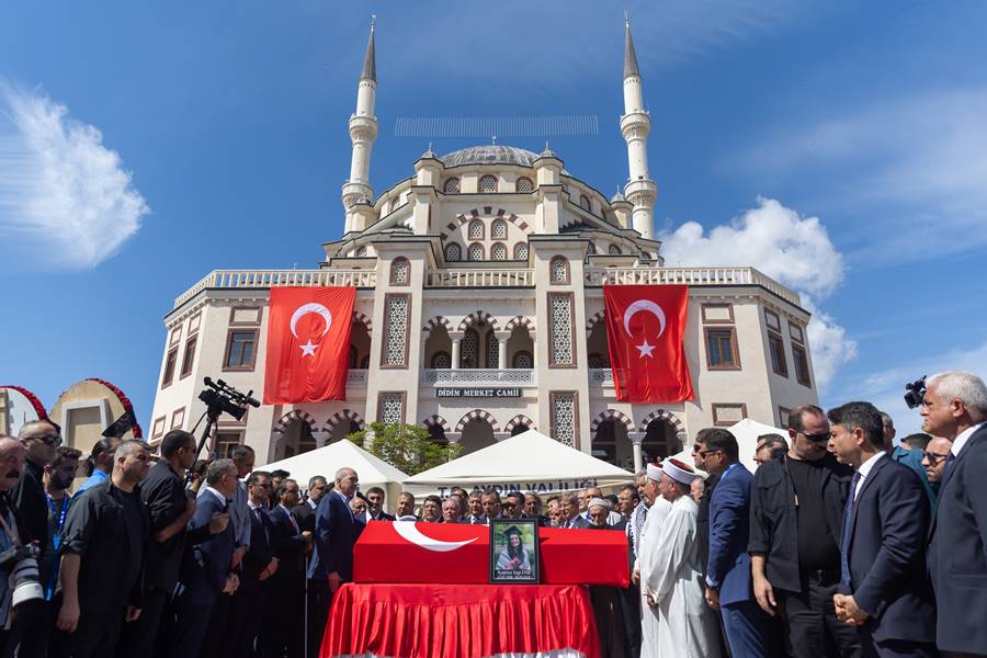 Ayşenur Ezgi Eygi son yolculuğuna uğurlandı