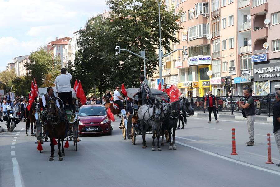 Cevdet Yılmaz, Kütahya’da Menderes’i anma kortejine katıldı</p>
<p>