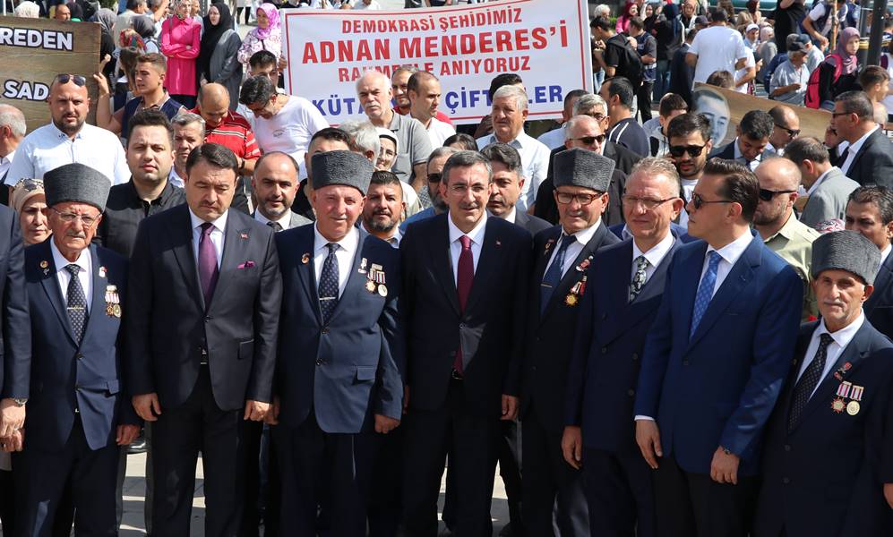 Cevdet Yılmaz, Kütahya’da Menderes’i anma kortejine katıldı</p>
<p>