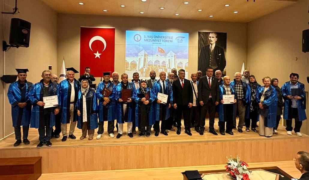 Kütahya DPÜ’de 60 yaş üstü mezunlar kep attı