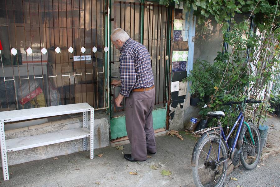 Kütahya’da 61 yıldır ayakkabı yapıyor