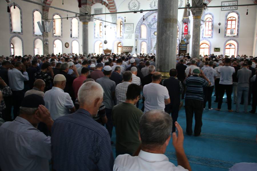 Kütahya’da aktivist Ayşenur için gıyabi cenaze namazı kılındı