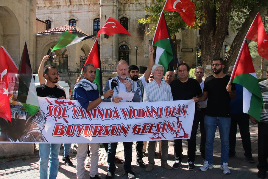 Kütahya’da aktivist Ayşenur için gıyabi cenaze namazı kılındı