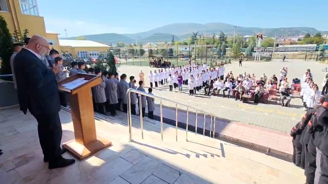 Kütahya’da öğrenciler şed kuşandı, Ahilik andı okudu