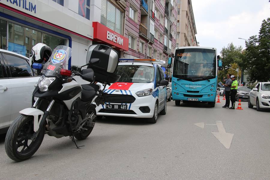 Kütahya’da özel halk otobüsü şoförlerine ortak denetim