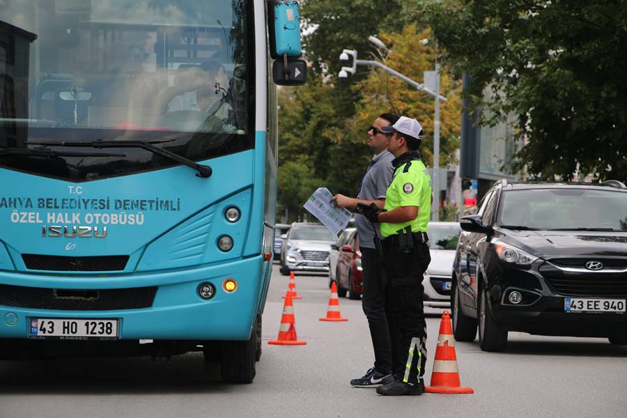 Kütahya’da özel halk otobüsü şoförlerine ortak denetim