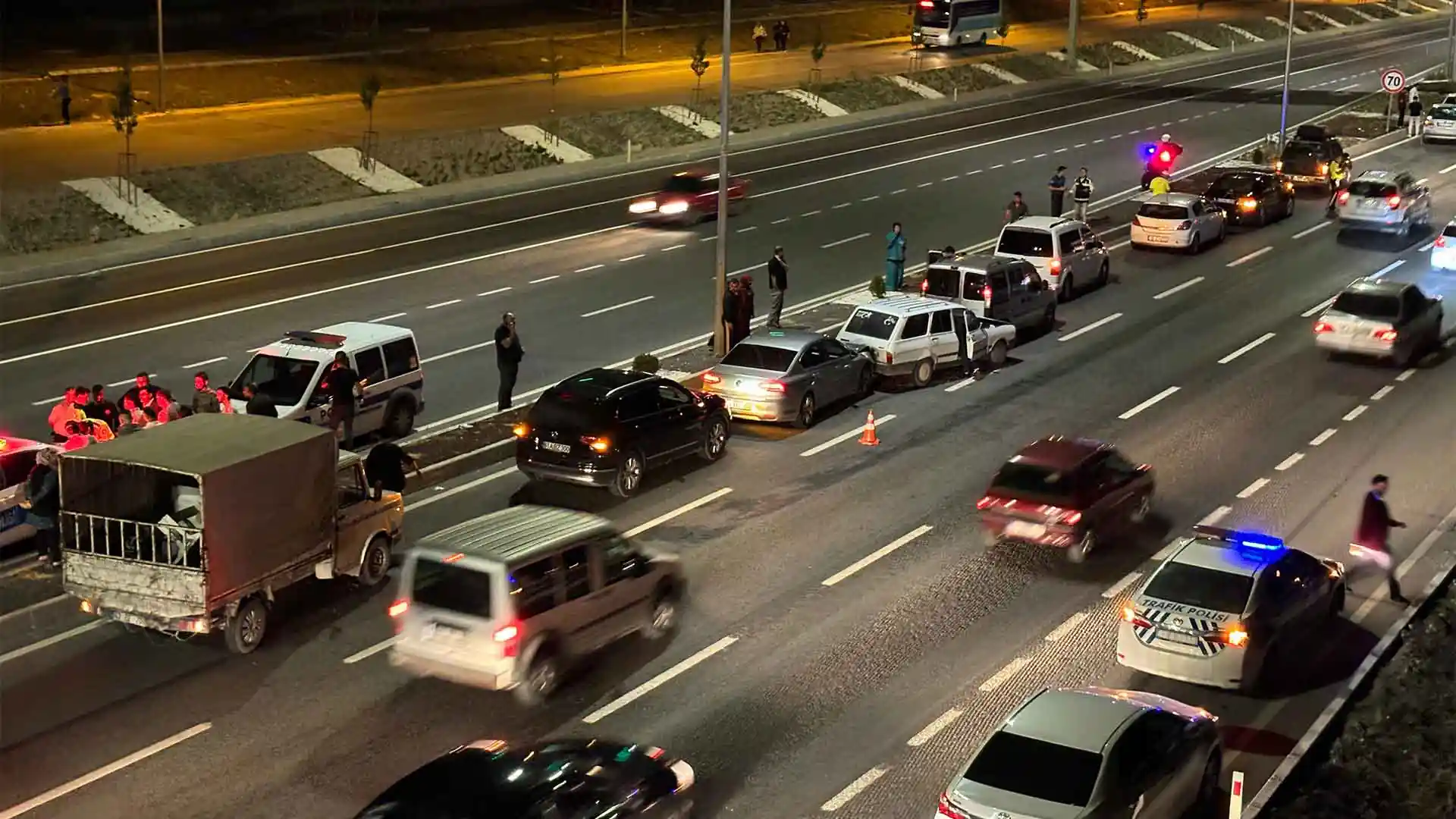 Kütahya’da 8 araçlı zincirleme trafik kazası