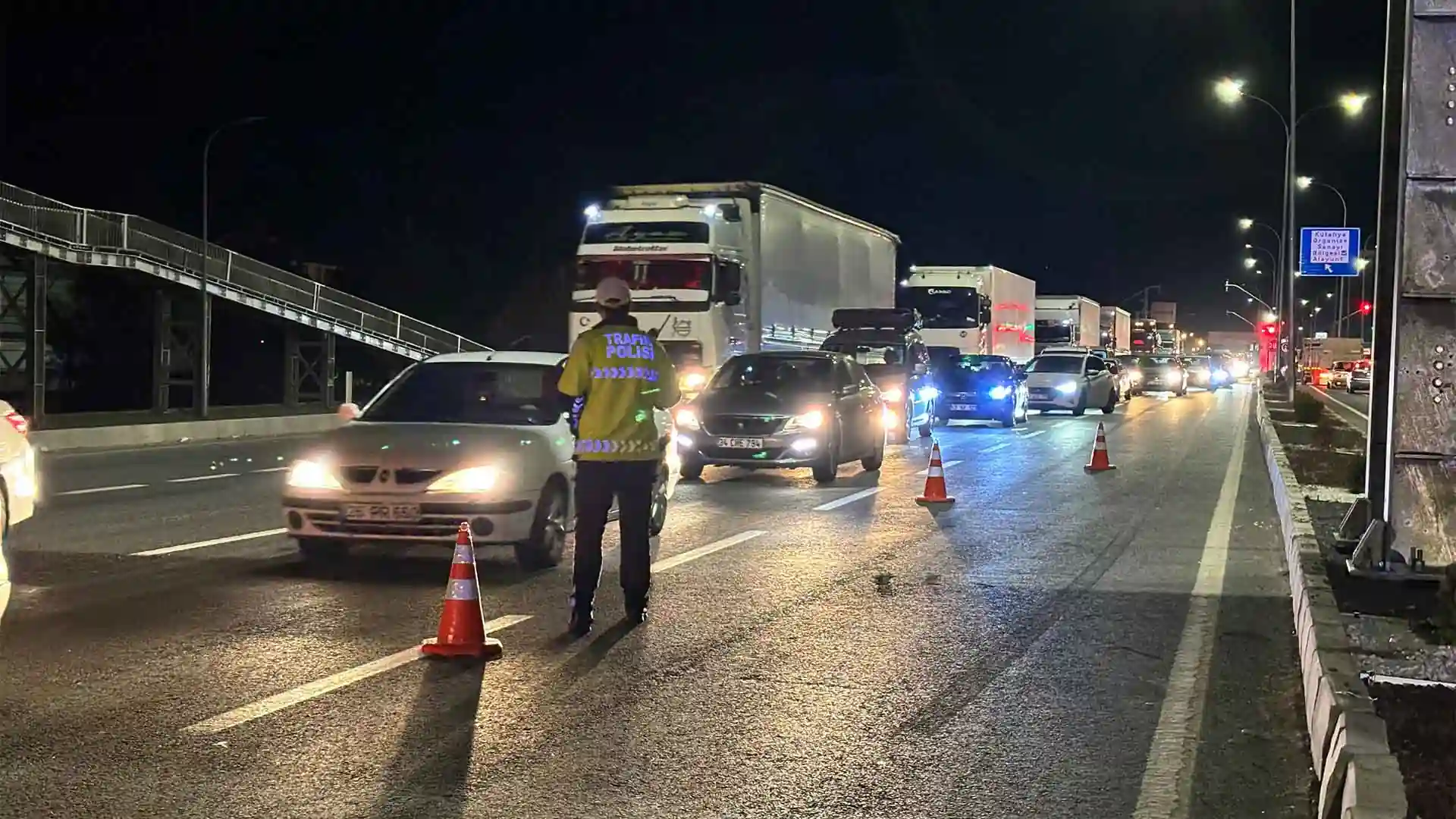 Kütahya’da 8 araçlı zincirleme trafik kazası