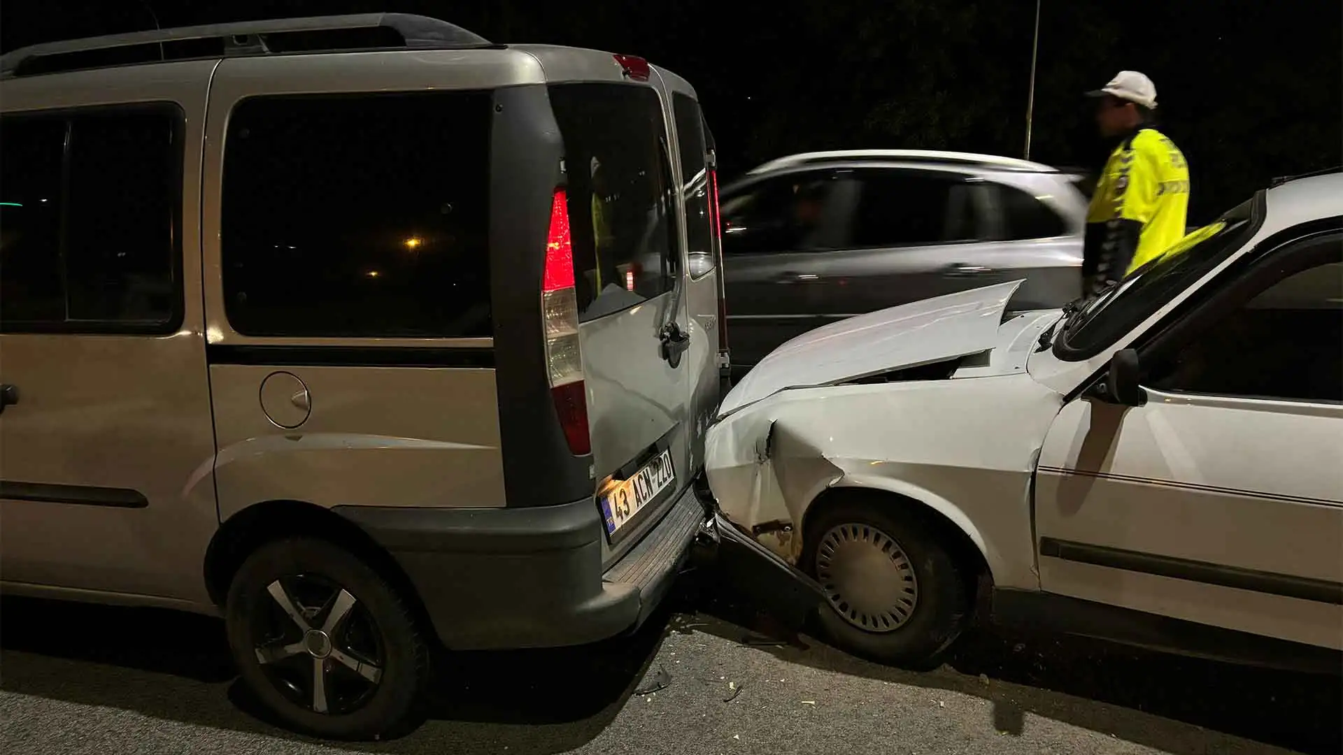 Kütahya’da 8 araçlı zincirleme trafik kazası