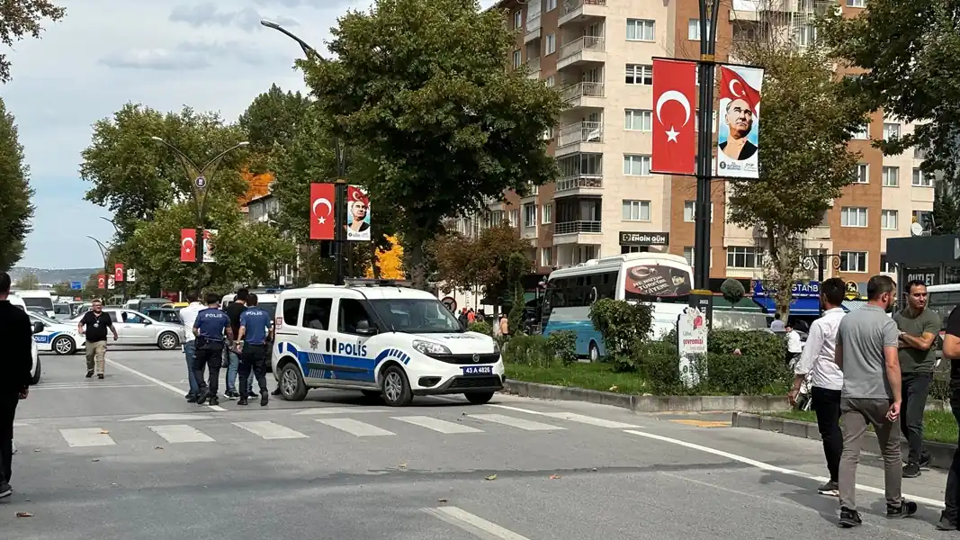 Kütahya’da Afyonkarahisarlı patatesçi kamyonla yolu kapatarak eylem yaptı