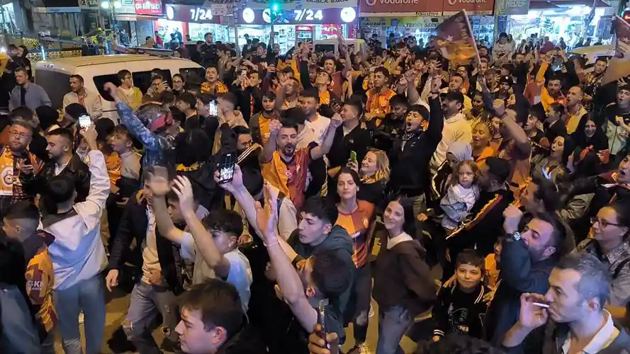 Kütahya’da Galatasaray taraftarı galibiyeti kutladı