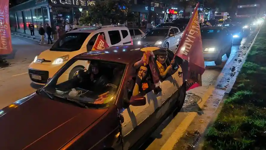 Kütahya’da Galatasaray taraftarı galibiyeti kutladı