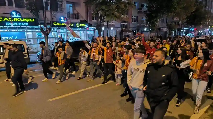 Kütahya’da Galatasaray taraftarı galibiyeti kutladı