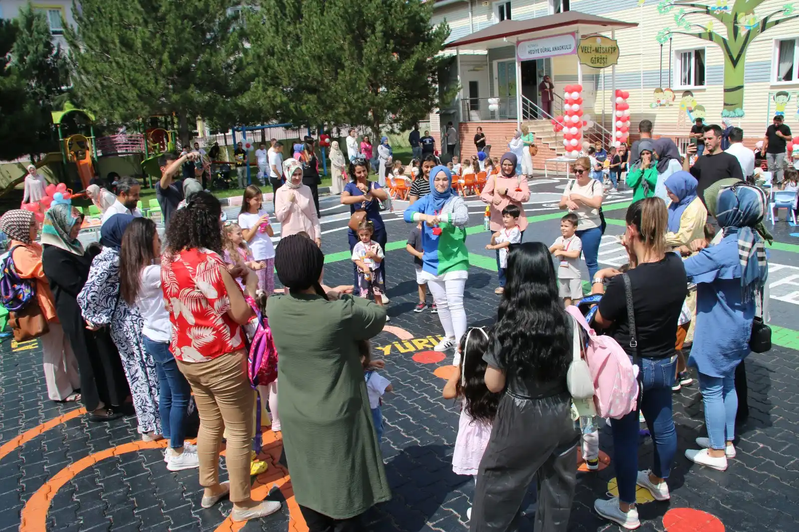 Kütahyada binlerce öğrenci okula başladi