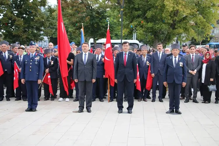 Kütahya’da gaziler ve öğrenciler birlikte yürüdü