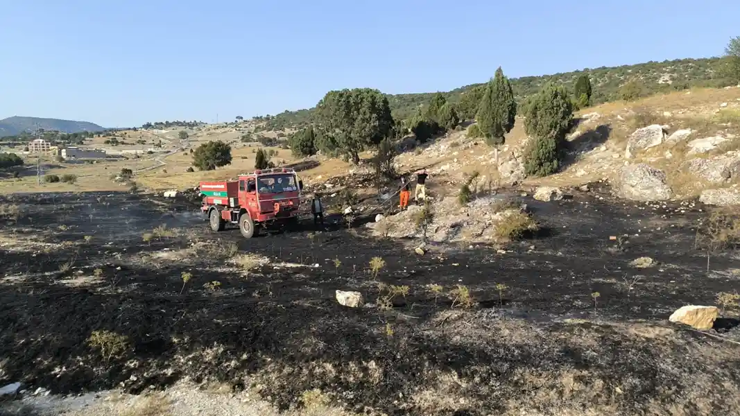 Kütahya’da vatandaşlardan yangına paspas ve kürekle müdahale