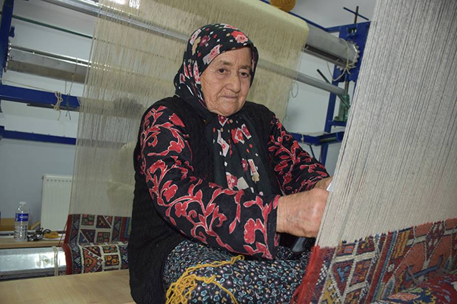 Taşkale halısı için kadınlar yeniden tezgah başında