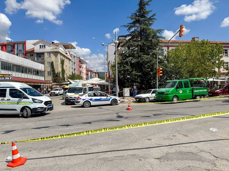 Uşak'ın Sivaslı ilçesinde tırın çarptığı 86 yaşındaki yaşlı adam öldü