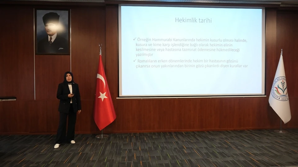 Kütahya’da geleceğin doktorlarına ‘hoşgeldin’ paneli 