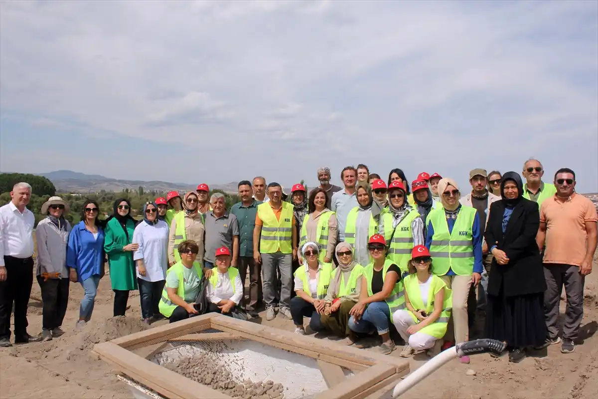 Kütahya’da girişimci kadınlar höyük kazısına katıldı 