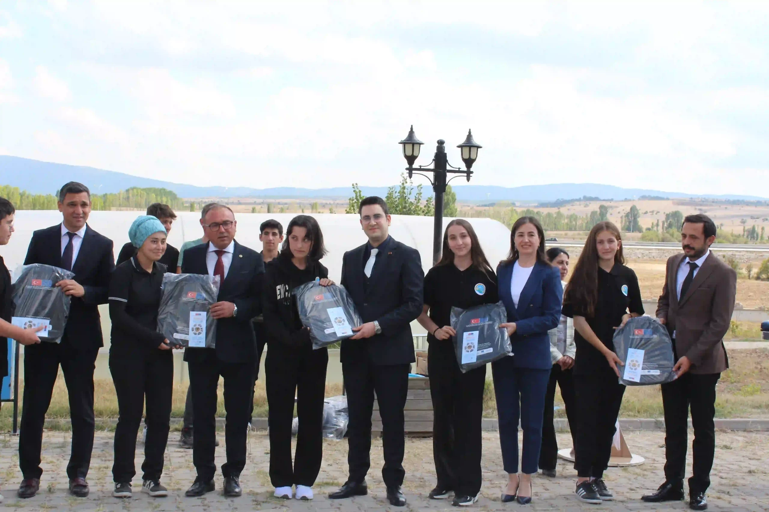 Kütahya TKDK’dan köy okullarına çanta desteği
