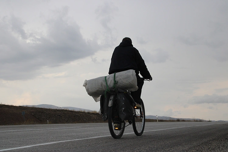 40 yılda 80 ülke gezen bisikletli, dünya barışı için pedal çeviriyor