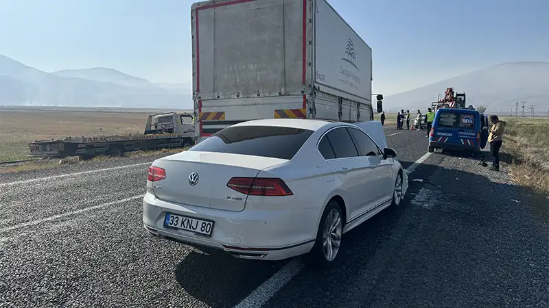 Afyon'daki trafik kazasında karakol komutanı öldü, 15 kişi yaralandı