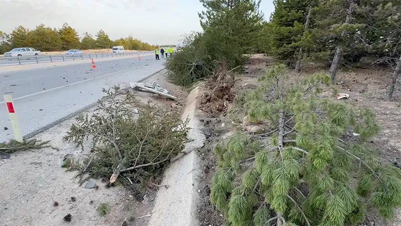 İşçi servisi devrildi: 2 ölü, 13 yaralı