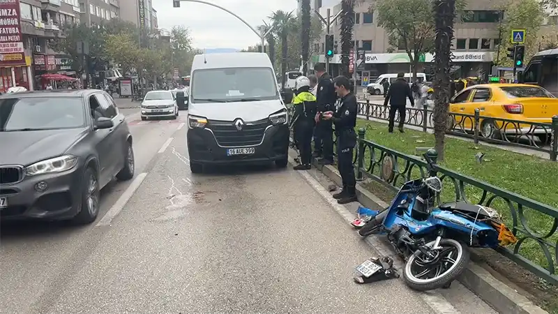 Kamyonetle motosiklet çarpıştı: 1 yaralı