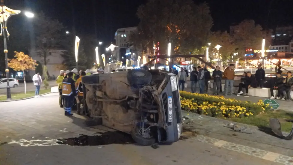 Kütahya’da Tofaş vazonun önüne devrildi